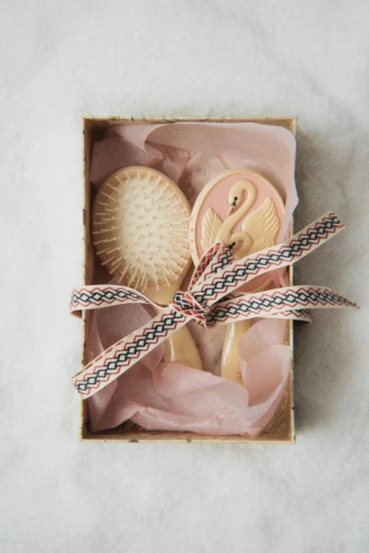 Konges Sløjd Swan Beauty Set – Hairbrush & Hand Mirror