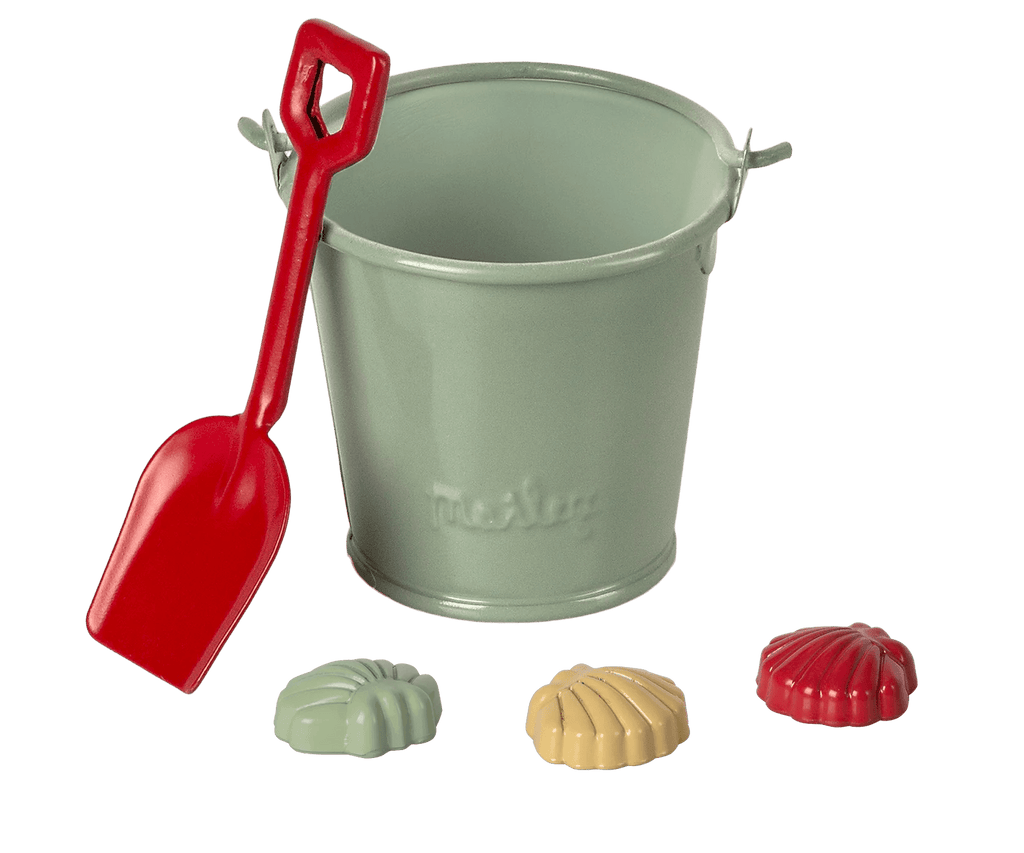 Maileg: Beach Set - Shovel, Bucket & Shell - Acorn & Pip_Maileg