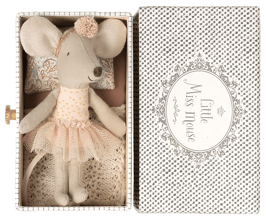 Maileg: Dance Mouse In A Daybed, Little Sister - Acorn & Pip_Maileg