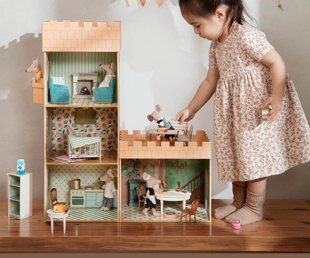 Maileg: Gold Chair - Mouse - Acorn & Pip_Maileg