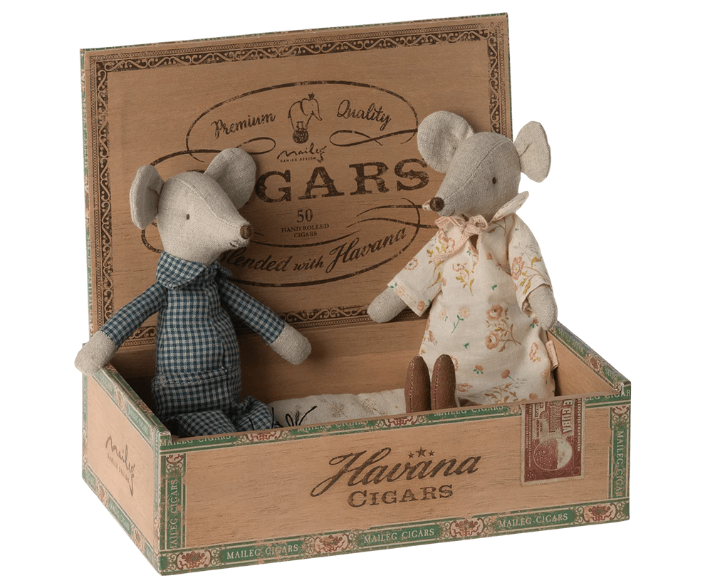 Maileg: Grandma & Grandpa Mice In Cigarbox - Acorn & Pip_Maileg