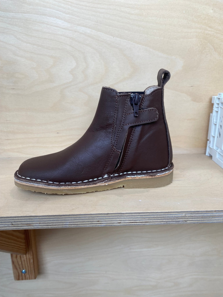 Petasil: Kaz - T Chelsea Boot - Chocolate Leather - Acorn & Pip_Petasil