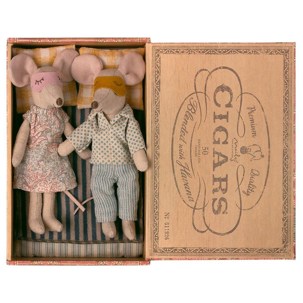 Maileg Mum & Dad mice in cigarbox